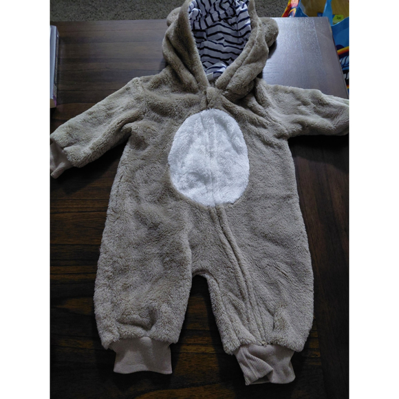 Baby Winter Romper 6 Mo. Zip Up Closure - Picture 2 of 4